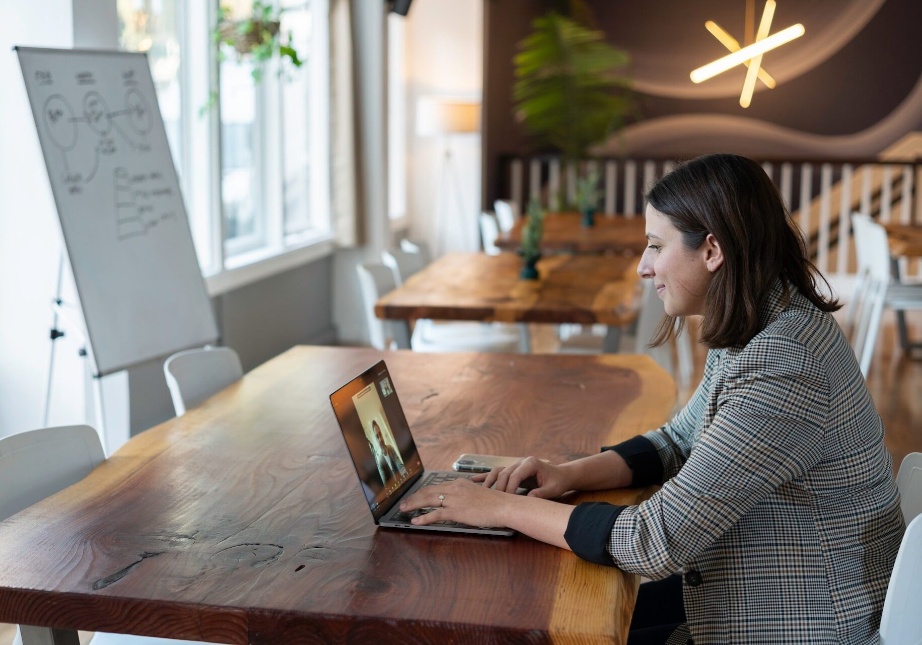 linkedin-sales-solutions-VtKoSy_XzNU-unsplash